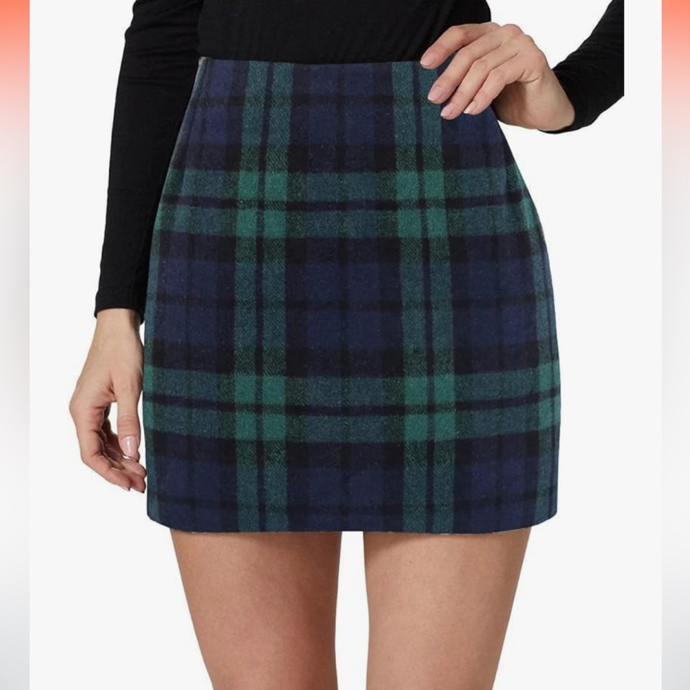 Wool blend, plaid, high waisted miniskirt.  Fully lined!  Size Large EUC